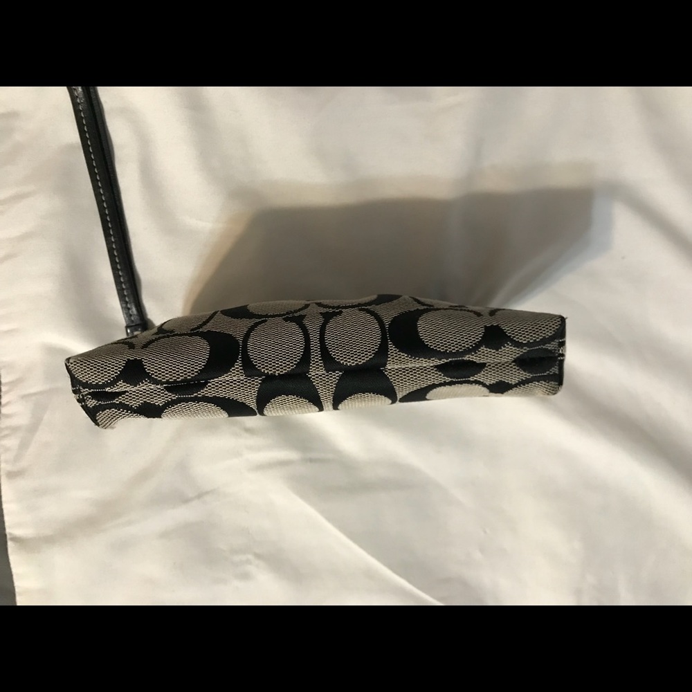 Authentic Coach wristlet - Picture 3 of 4